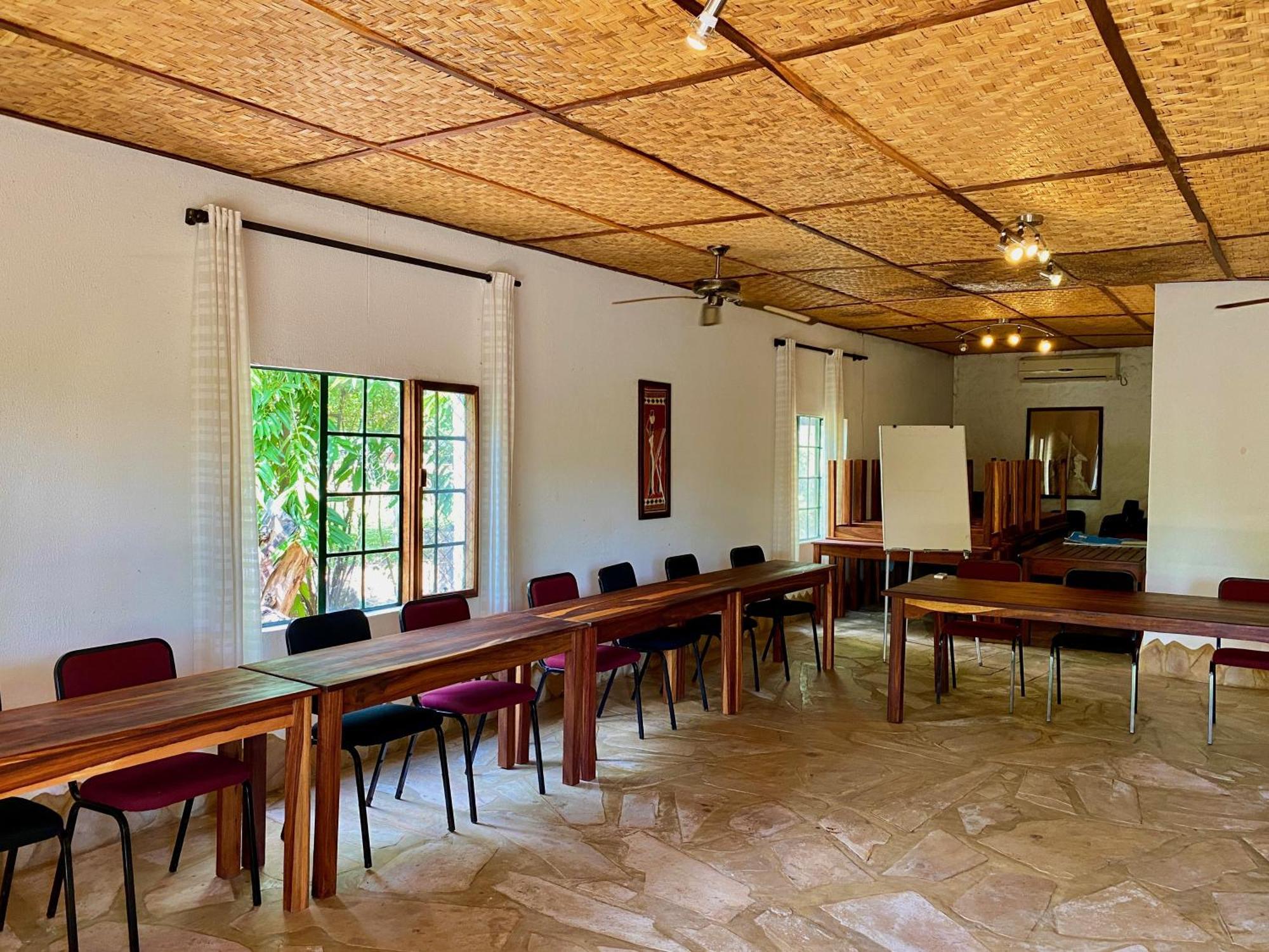 Tambuti Lodge ルンドゥ エクステリア 写真