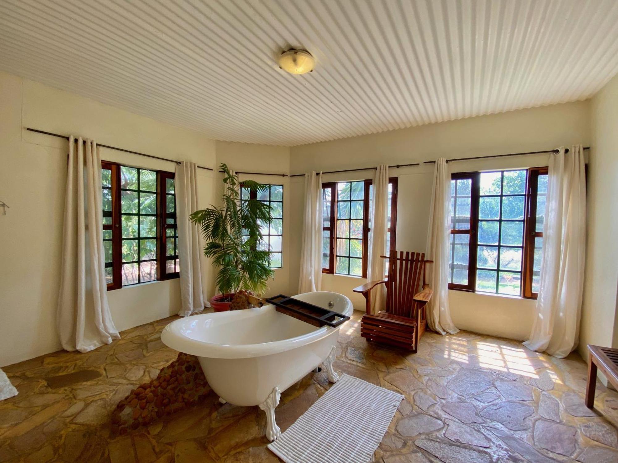 Tambuti Lodge ルンドゥ エクステリア 写真