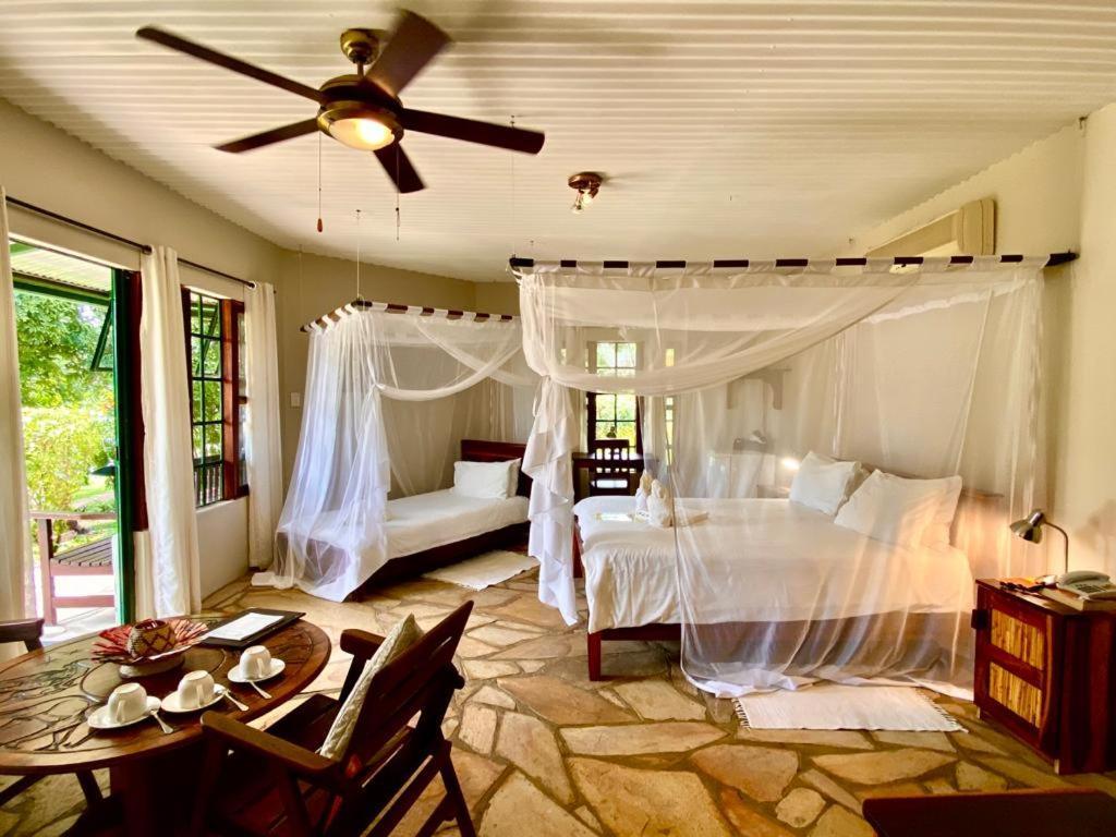 Tambuti Lodge ルンドゥ エクステリア 写真