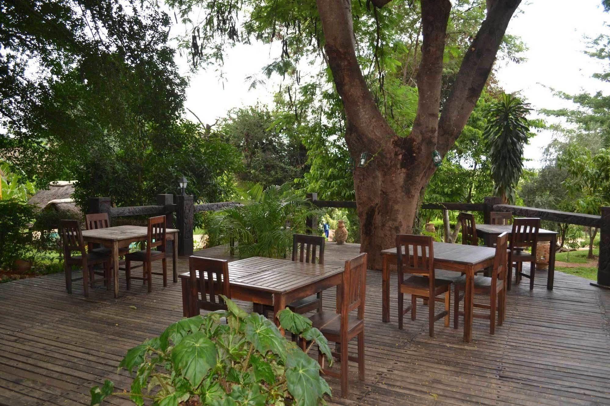 Tambuti Lodge ルンドゥ エクステリア 写真
