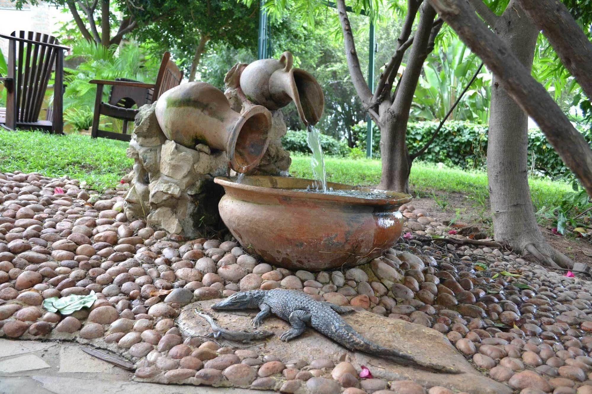 Tambuti Lodge ルンドゥ エクステリア 写真