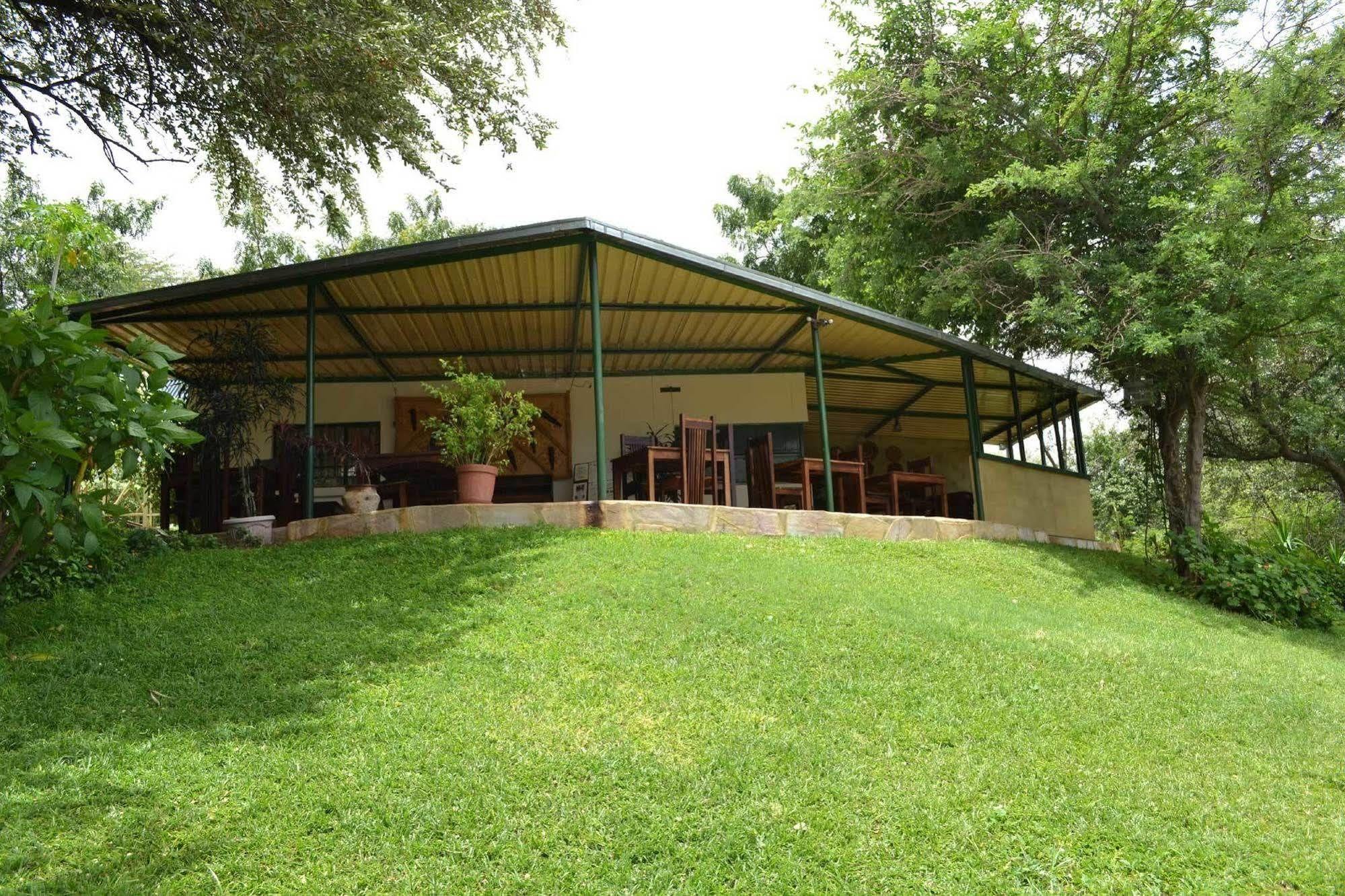 Tambuti Lodge ルンドゥ エクステリア 写真