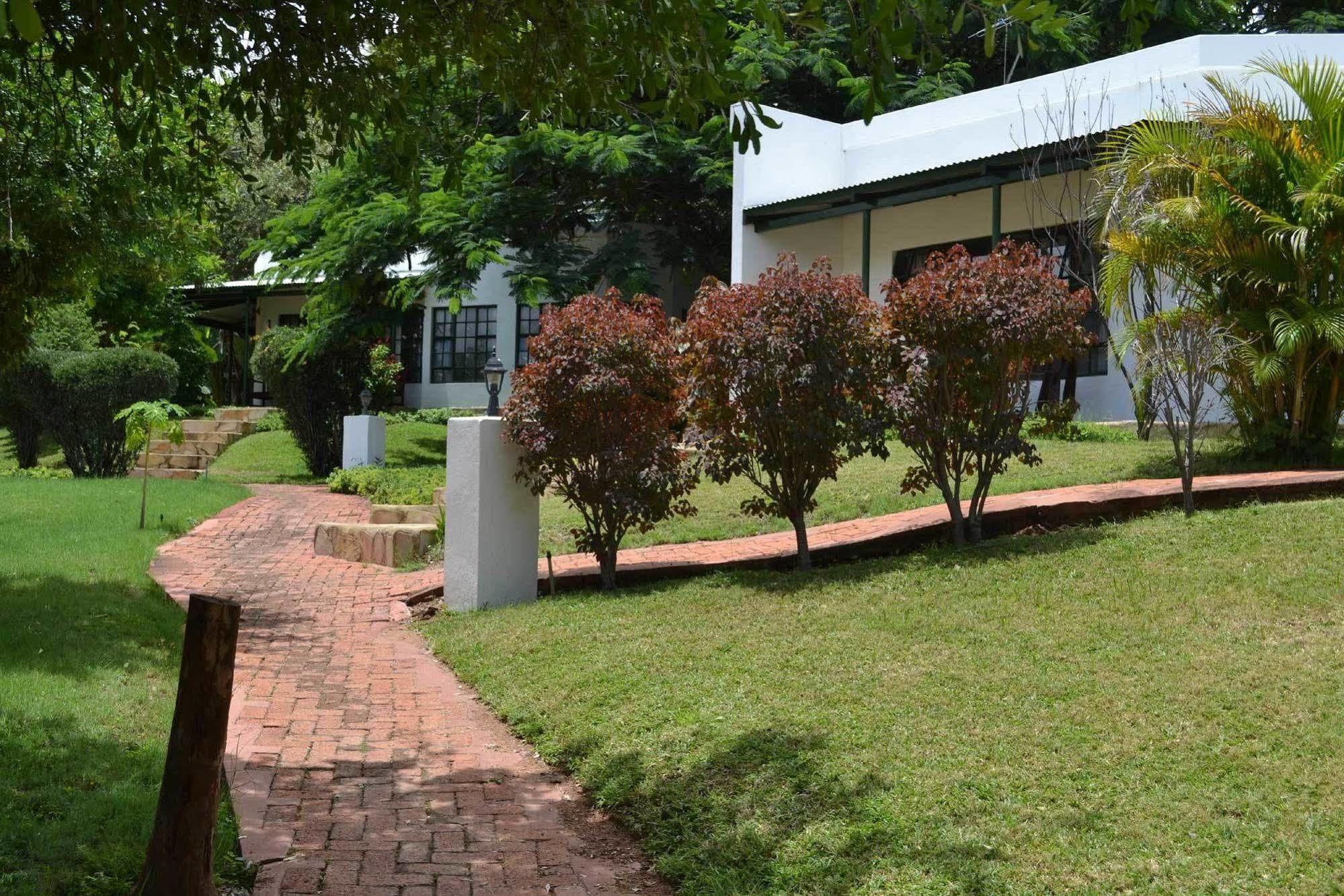 Tambuti Lodge ルンドゥ エクステリア 写真